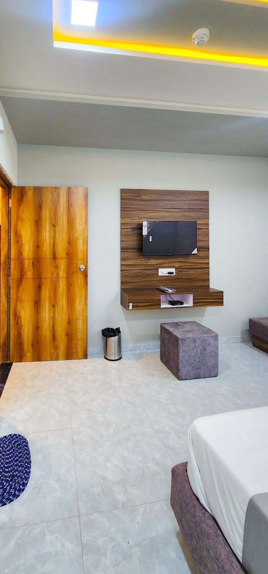 Hotel Nova Blue Ахмедабад Екстериор снимка