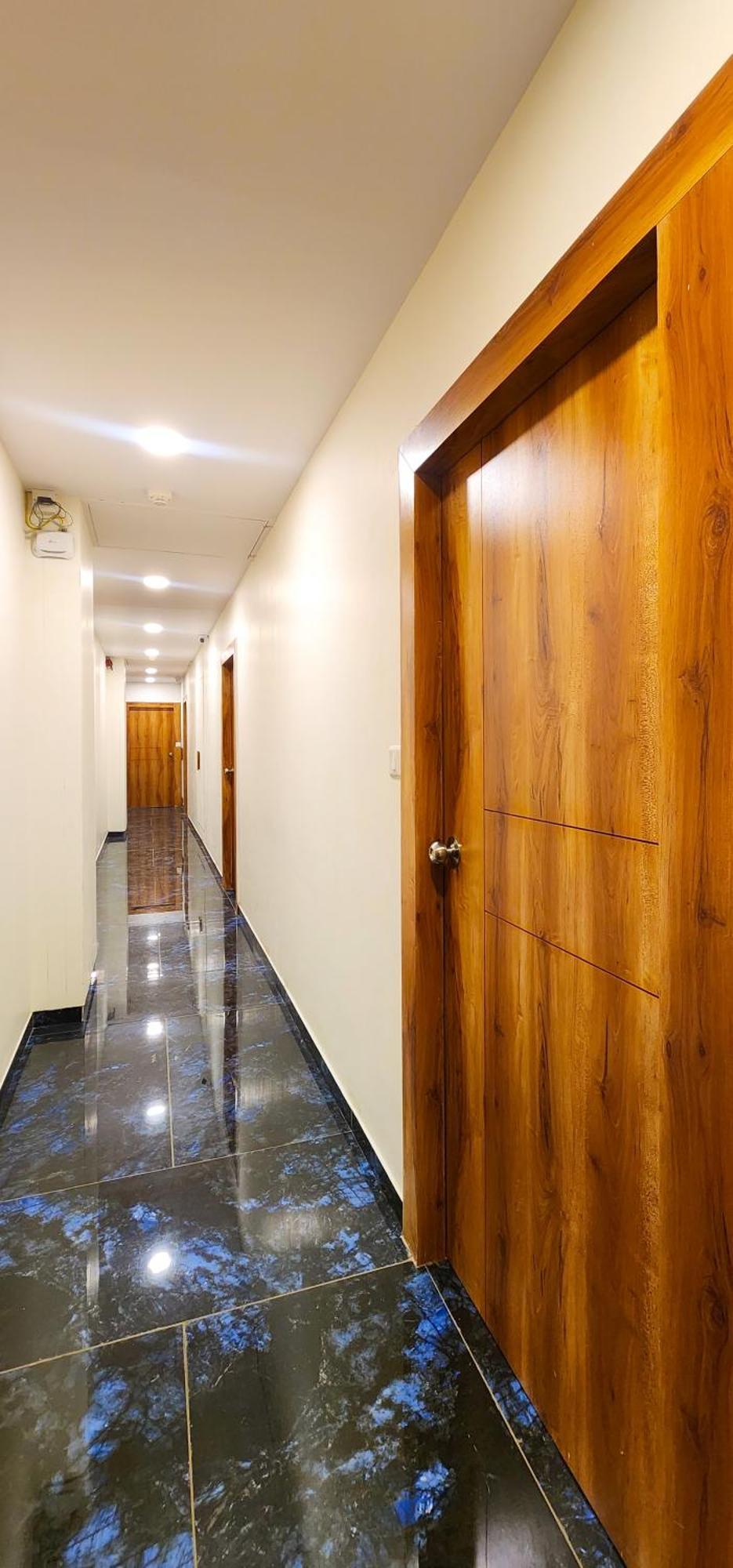Hotel Nova Blue Ахмедабад Екстериор снимка