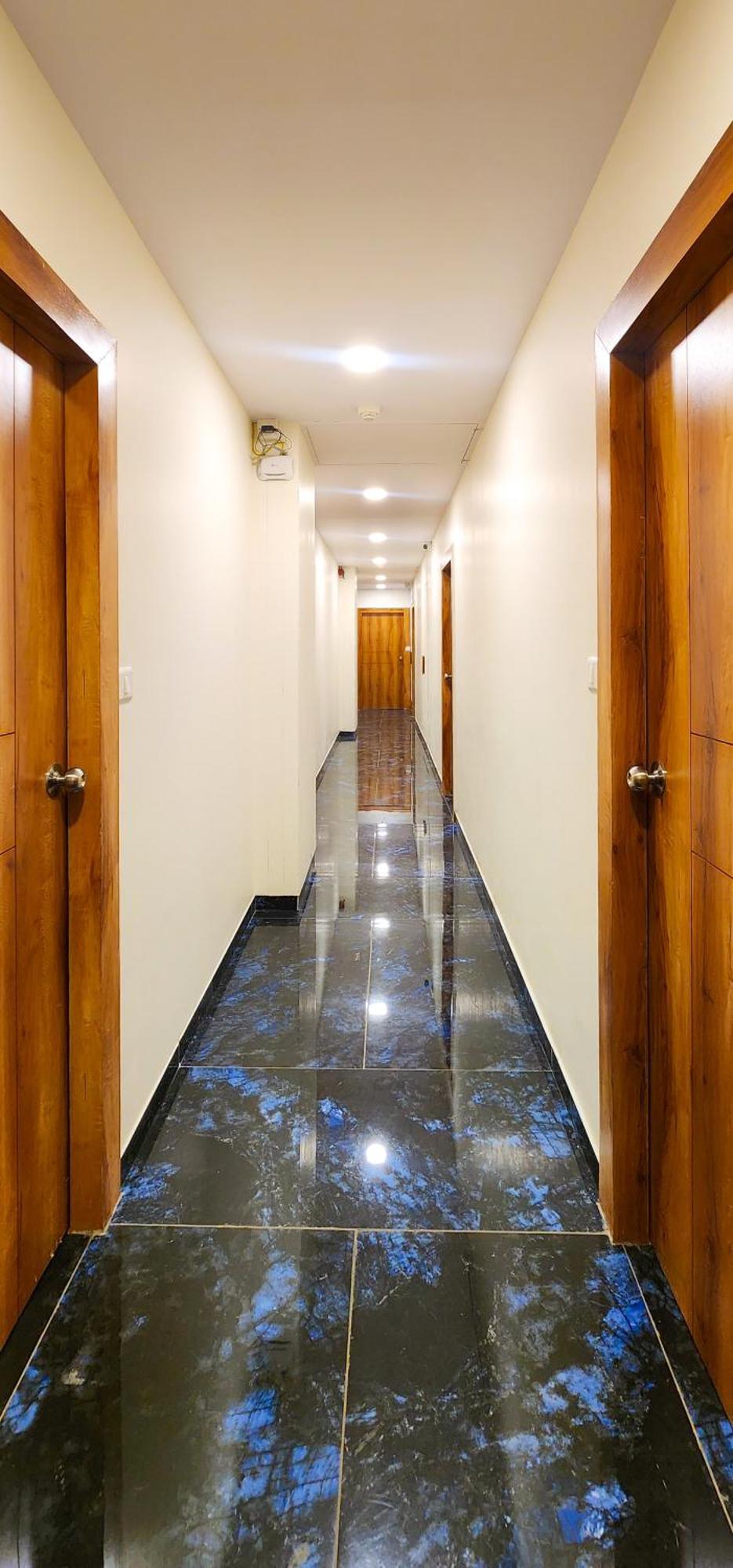 Hotel Nova Blue Ахмедабад Екстериор снимка