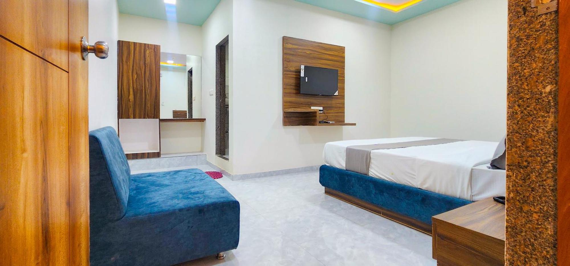 Hotel Nova Blue Ахмедабад Екстериор снимка