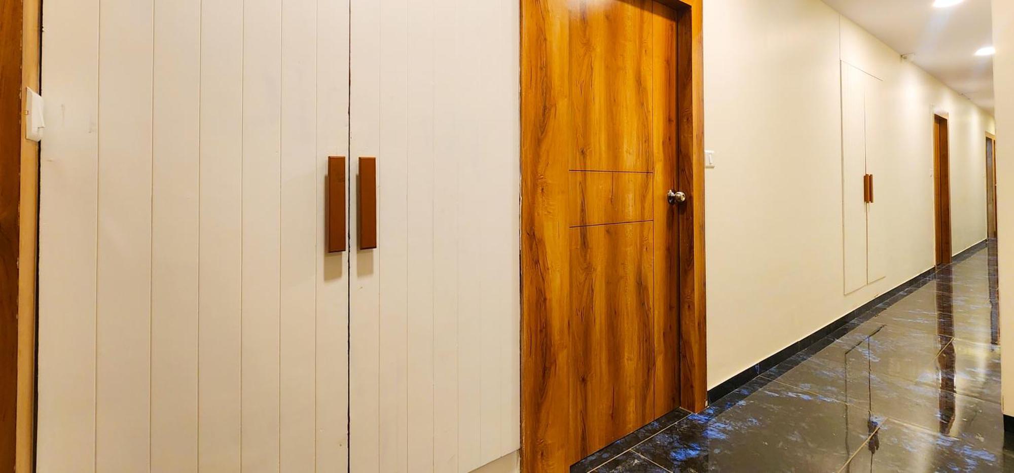 Hotel Nova Blue Ахмедабад Екстериор снимка